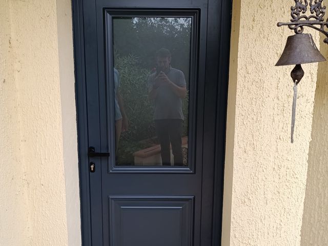 Remplacement d'une porte d'entrée en aluminium à Cazères