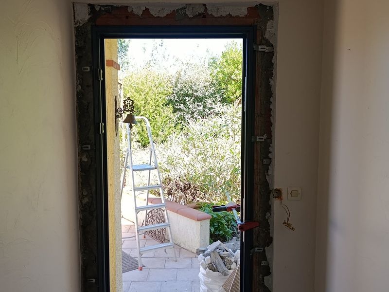 Remplacement d'une porte d'entrée en aluminium à Cazères